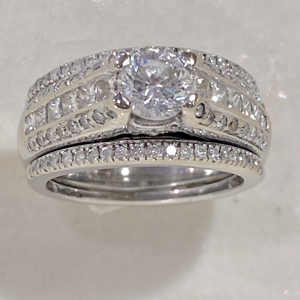 1.68 CTTW Round & Princesscut Diamond Wedding Ring